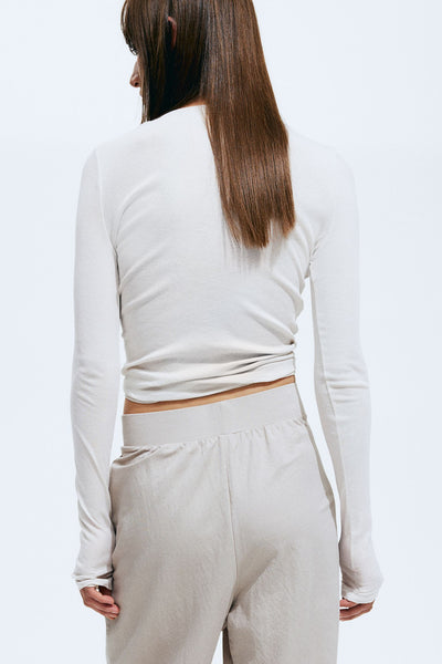 Airy women's trousers with a wide cut and pleats at the waistband 2