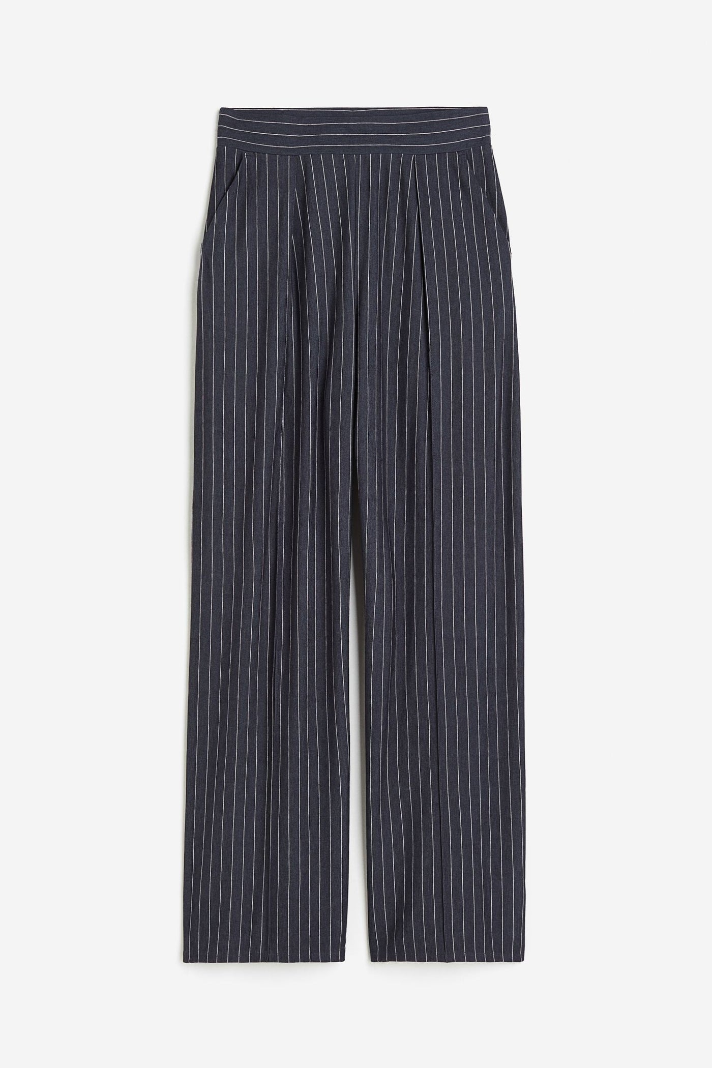 Airy women's trousers with a wide cut and pleats at the waistband 7