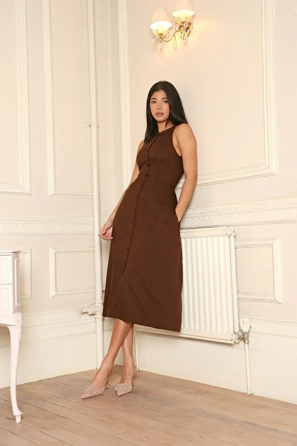 Crystal | Sleeveless button-up brown linen midi dress with a figure-hugging fit 4