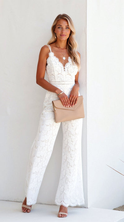 Elegant lace jumpsuit for stylish occasions 1