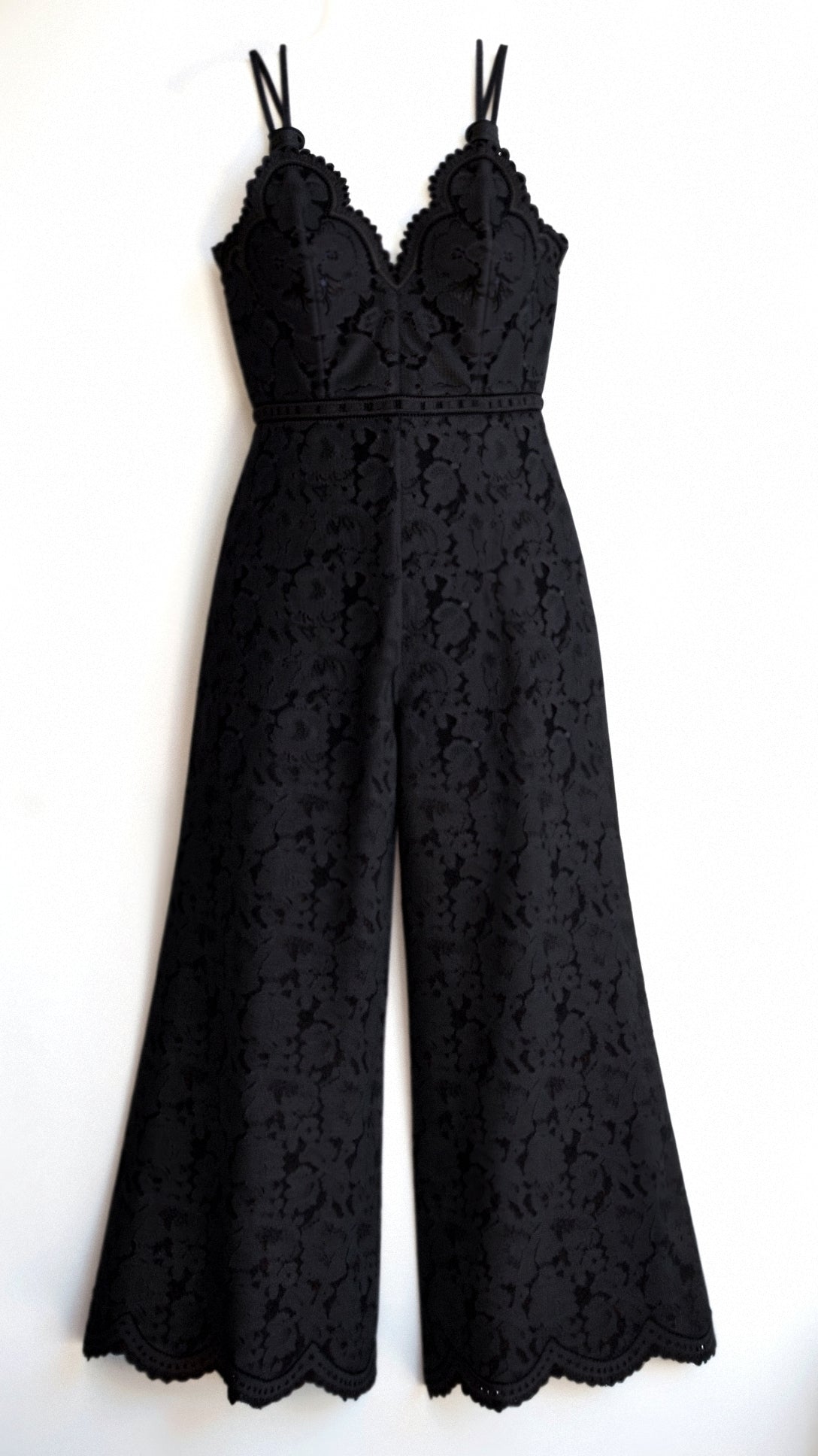 Elegant lace jumpsuit for stylish occasions 3