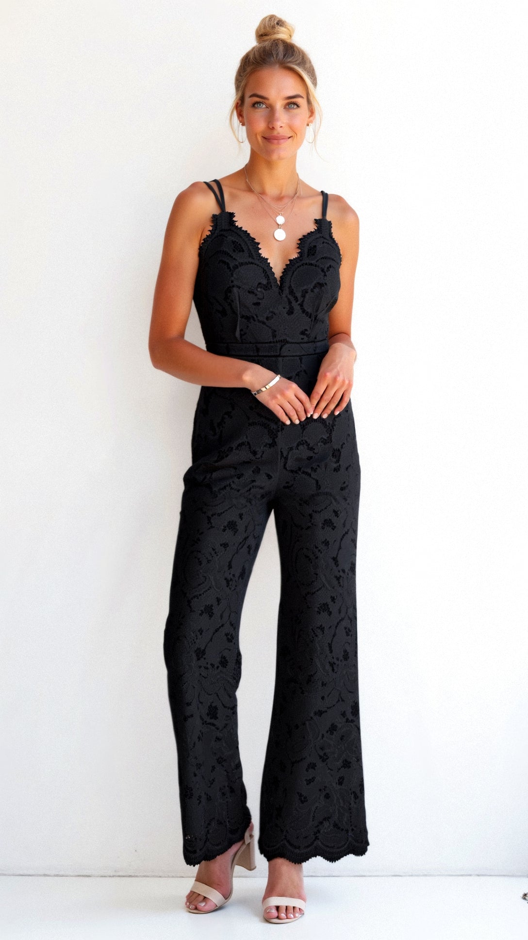 Elegant lace jumpsuit for stylish occasions 4