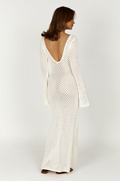 Maxi dress in a crochet look with a deep neckline and long sleeves 2