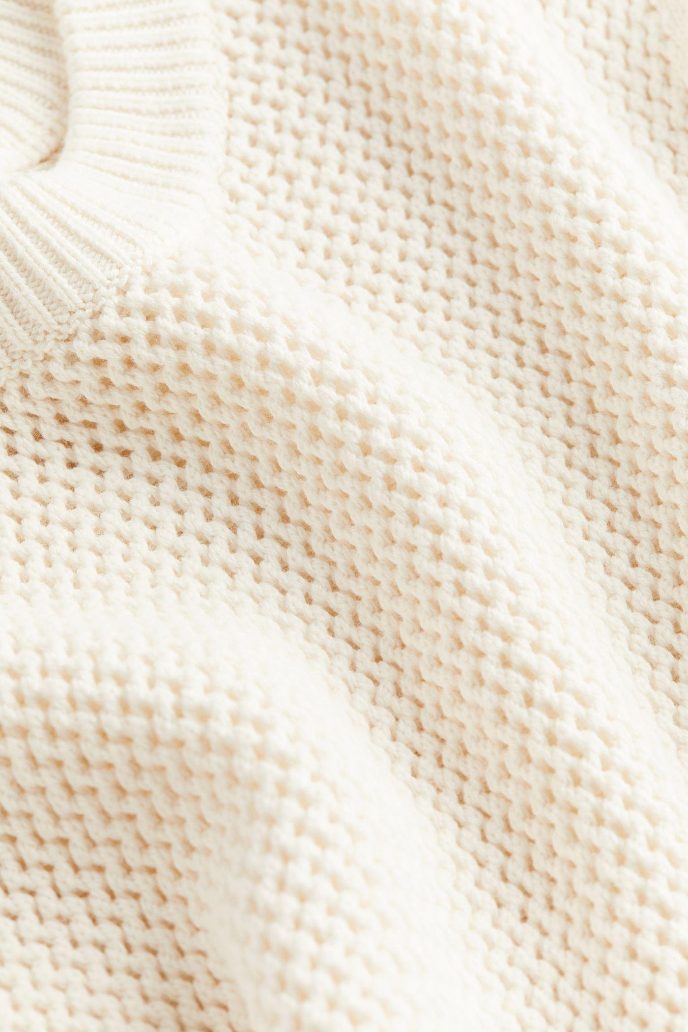 Men's Sweater with Classic Crew Neck and Structured Knit Design for Casual or Office Wear 3